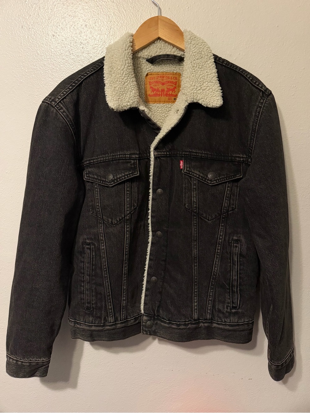 Levi Strauss & Co. Men’s Black washed out Sherpa Lined Denim Trucker Jacket M